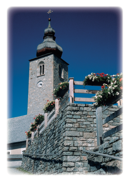 Alte Pfarrkirche zum Hl.Nikolaus in Lech am Arlberg 14.Jhdt. Vorarlberg, Österreich